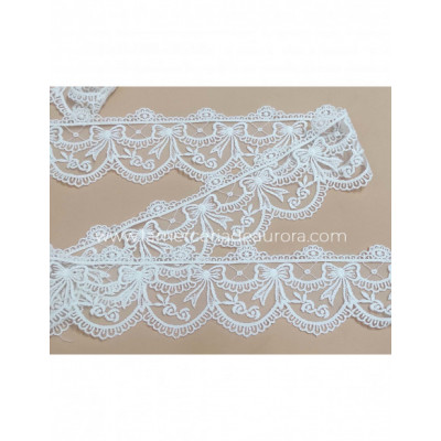 Encaje de tul bordado marfil (ancho 7 cms) lazos