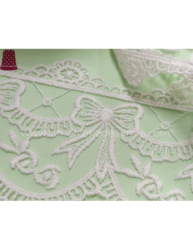 Encaje de tul bordado marfil (ancho 7 cms) lazos