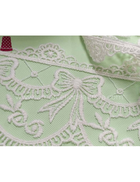 Encaje de tul bordado marfil (ancho 7 cms) lazos