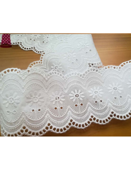 Entredós de batista bordada (ancho 8 cms) Margarita y ondas - varios colores