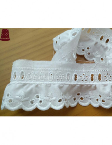 Bordado fruncido con pasacintas modelo Tiare...