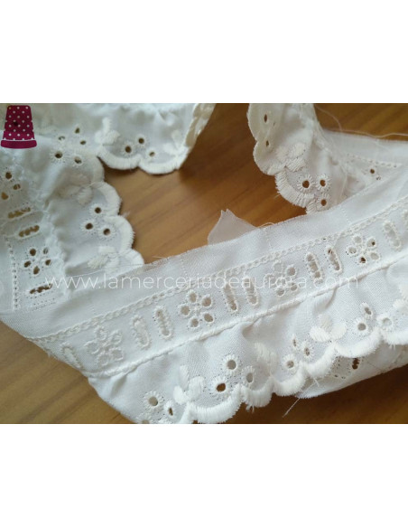 Bordado fruncido con pasacintas modelo Tiare (ancho 4,5 cms) varios colores