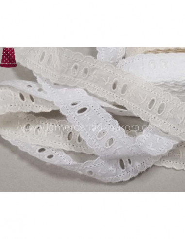 Bordado entredós con pasacintas (ancho 2,2 cms)...