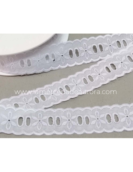 Bordado entredós con pasacintas (25mm) Flor