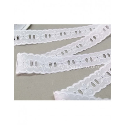 Bordado entredós con pasacintas (25mm) Flor 2