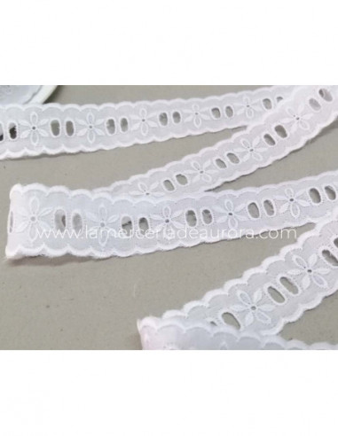 Bordado entredós con pasacintas (25mm) Flor