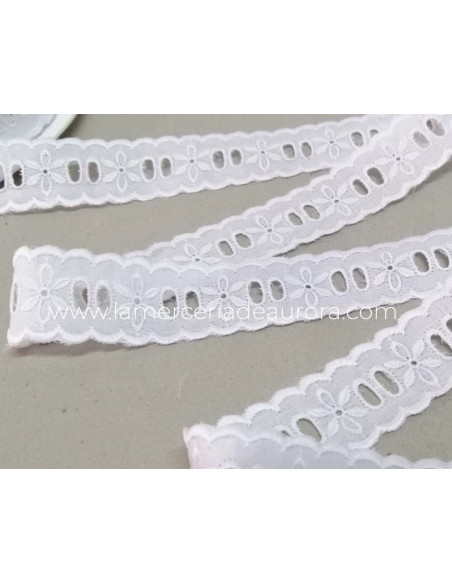 Bordado entredós con pasacintas (25mm) Flor