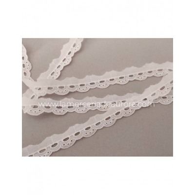 Puntilla de batista bordada (2 cms) Ondas y calados