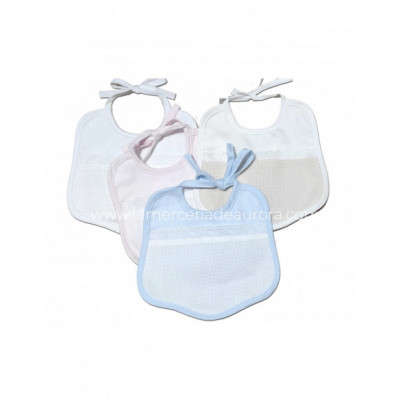 Babero lencero para bordar con forma y puntilla de Marbet...