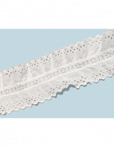 Bordado doble fruncido con pasacintas blanco...