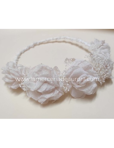 Corona enrollada con flores tul y gypsophila de Siena Complementos - CRUDO