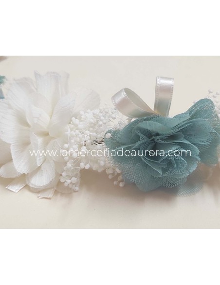 Corona flores bambula-tul y gypsophila con cintas de Siena complementos - VERDE MAR - DETALLE Corona flores bambula-tul y gypsophila con cintas de Siena complementos - VERDE MAR - DETALLE