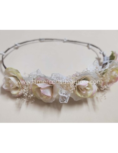 Corona con rosas, puntillas y gypsophila de Siena complementos - CRUDO
