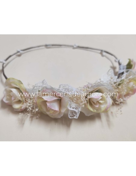Corona con rosas, puntillas y gypsophila de Siena complementos - CRUDO