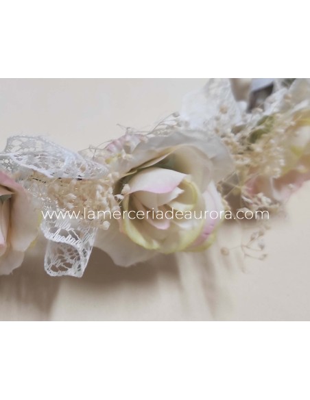 Corona con rosas, puntillas y gypsophila de Siena complementos - CRUDO - DETALLE