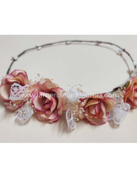Corona con rosas, puntillas y gypsophila de Siena complementos - MELOCOTÓN