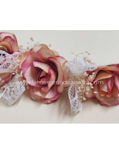 Corona con rosas, puntillas y gypsophila de Siena complementos - MELOCOTÓN - DETALLE