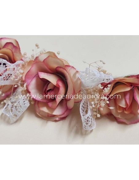 Corona con rosas, puntillas y gypsophila de Siena complementos - MELOCOTÓN - DETALLE