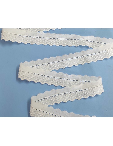 Puntilla de batista bordada blanca (3cm) topitos