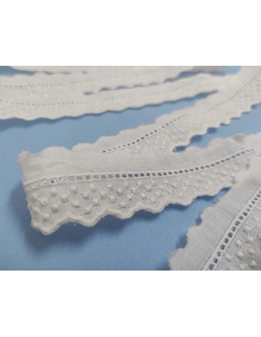 Puntilla de batista bordada blanca (3cm) topitos