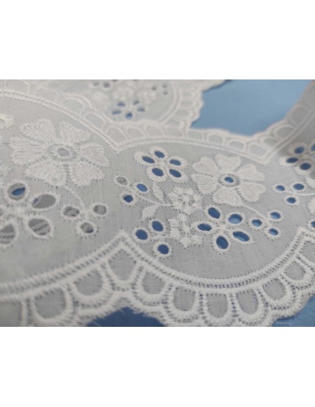 Entredós batista bordada blanco (ancho 7,8cm) Flores y pétalos