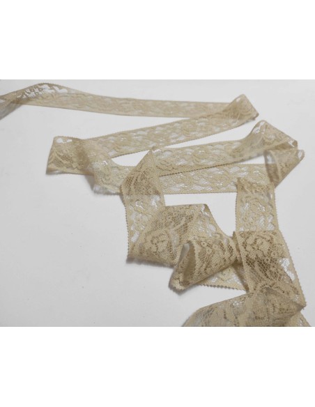 Entredós de encaje nylon beige (ancho 3 cm) modelo Dora