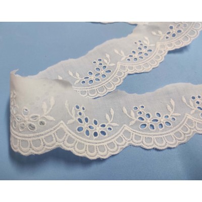 Puntilla batista bordada crudo (5cm) Ramos 2