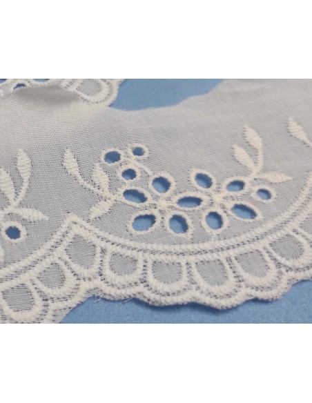 Puntilla batista bordada crudo (5cm) Ramos