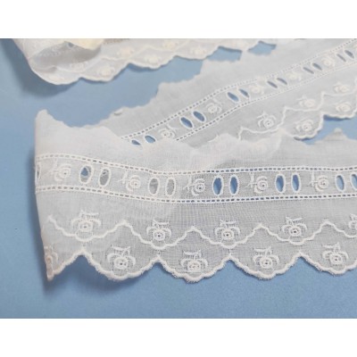 Bordado con pasacintas blanco (ancho 6cm) Florecitas 2