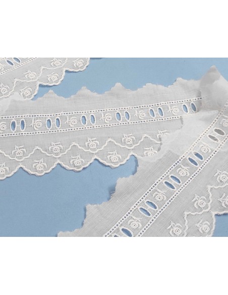 Bordado con pasacintas blanco (ancho 6cm) Florecitas