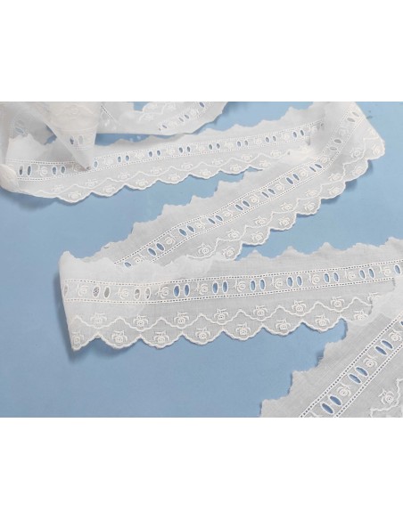 Bordado con pasacintas blanco (ancho 6cm) Florecitas