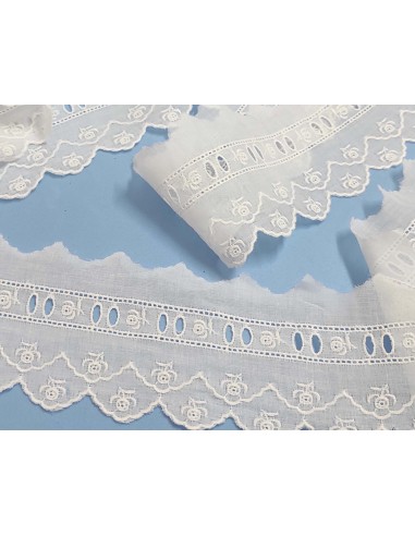 Bordado con pasacintas blanco (ancho 6cm)...