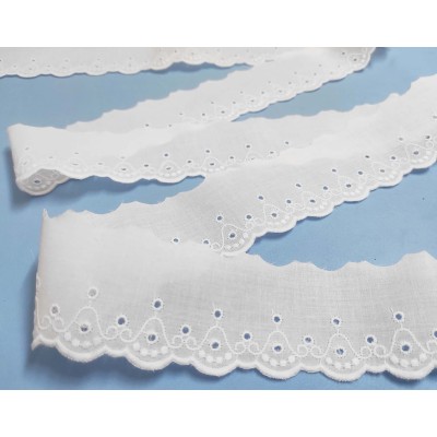 Puntilla batista bordada blanca (5cm) Campanas 2