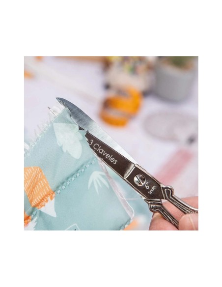 Tijera costura (15cm) Cuerno de la Abundancia de 3 Claveles