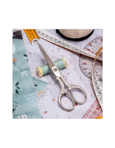 Tijera costura (15cm) Cuerno de la Abundancia de 3 Claveles