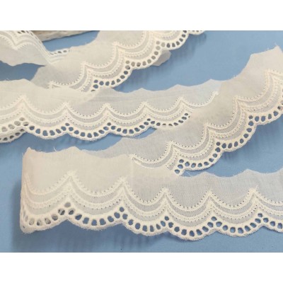 Puntilla batista bordada marfil (4,5cm) Ondas