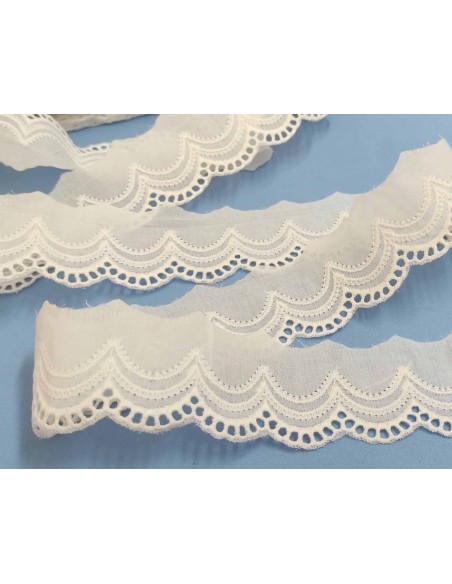 Puntilla batista bordada marfil (4,5cm) Ondas