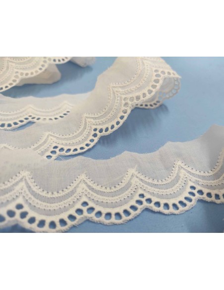 Puntilla batista bordada marfil (4,5cm) Ondas
