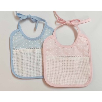 Babero para bordar Corazones de Marbet