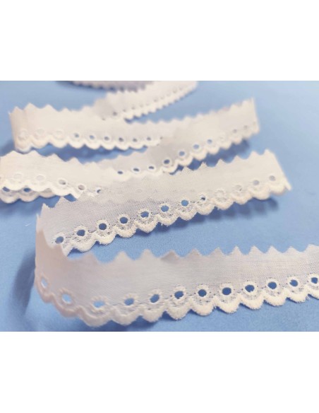 Puntilla batista bordada blanca (2 cms) Luz