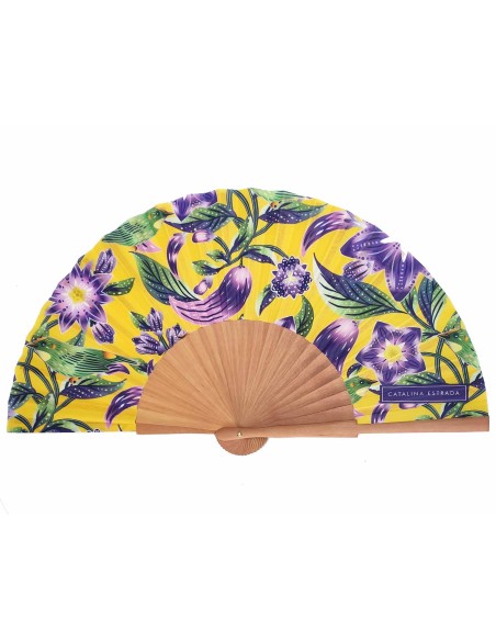 Abanico madera y tela de seda con caja "Pepino Dulce Amarillo" de Catalina Estrada