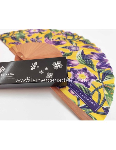 Abanico madera y tela de seda con caja "Pepino Dulce Amarillo" de Catalina Estrada