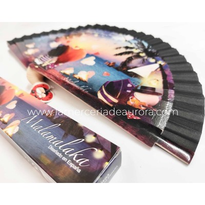 Abanico madera con caja "El amanecer tiene su propia melodía..." de Malamalaka - NEGRO 2