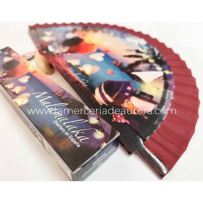 Abanico madera con caja "El amanecer tiene su propia melodía..." de Malamalaka - BURDEOS 2