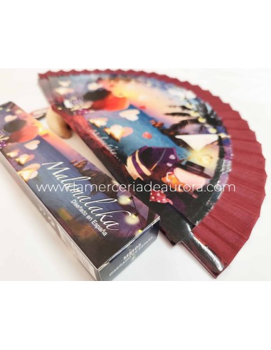 Abanico madera con caja "El amanecer tiene su propia melodía..." de Malamalaka - BURDEOS