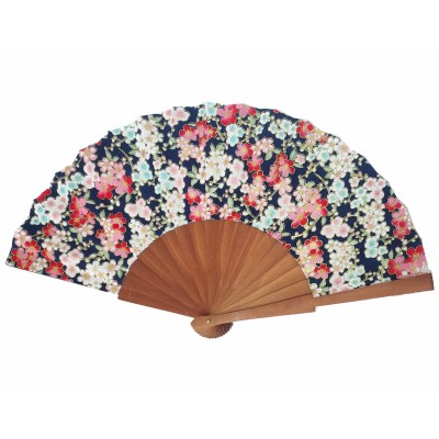 Abanico madera peral y tela "Flores sobre fondo negro"