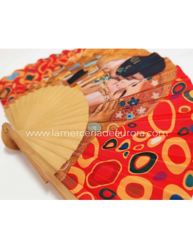 Abanico de madera clara y tela "El beso" de Klimt