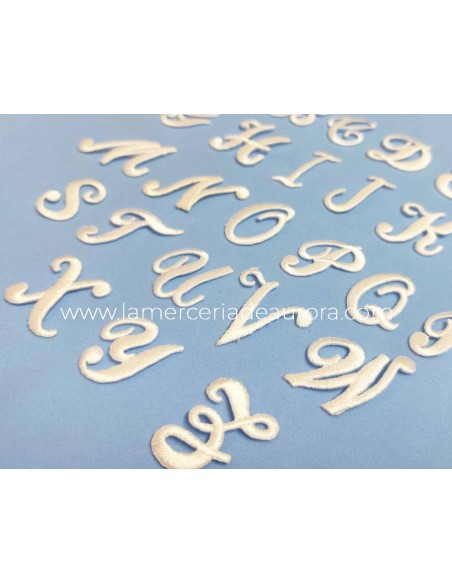 Letras bordadas termoadhesivas Cursivas Blancas de Marbet