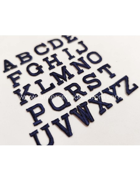 Letras bordadas termoadhesivas Rectas Azul Marino de Marbet