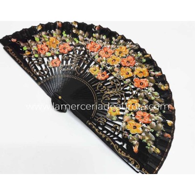 Abanico de madera calado y pintado a mano "Flores" negro de Cuatrogotas 2